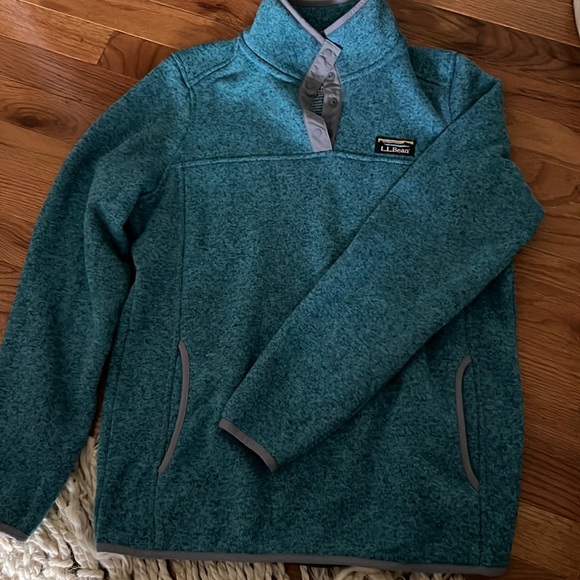 LL Bean Pullover - Picture 2 of 3
